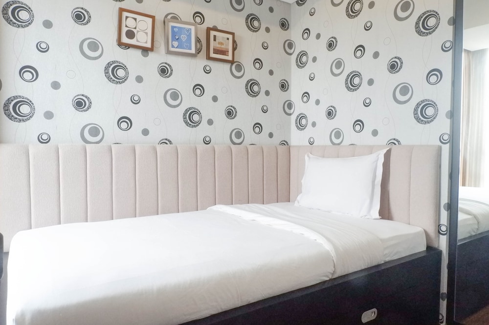vibrant and luxurious 2br apartment at trillium residence surabaya