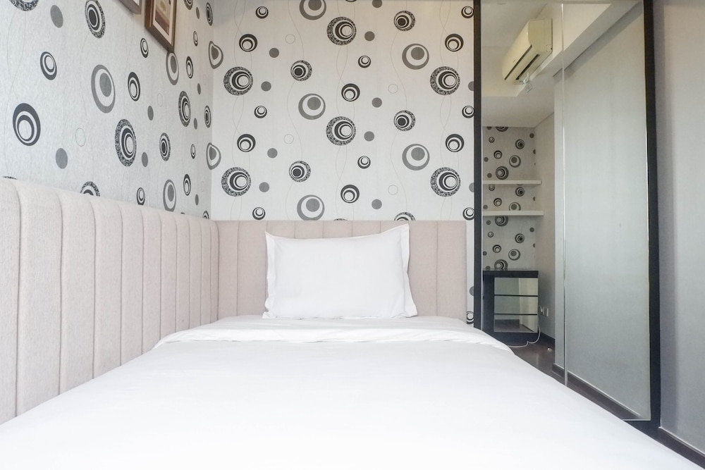 vibrant and luxurious 2br apartment at trillium residence surabaya