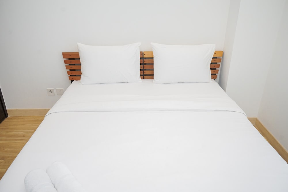 cozy and spacious 1br apartment at branz bsd