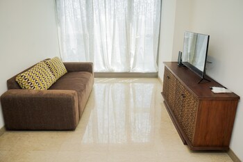 cozy and spacious 1br apartment at branz bsd