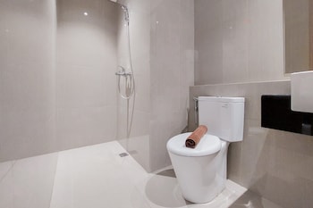 comfort and minimalist studio at embarcadero bintaro apartment