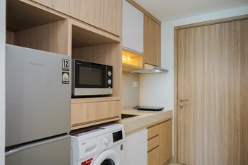 comfort and minimalist studio at embarcadero bintaro apartment