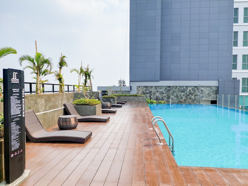 comfort and minimalist studio at embarcadero bintaro apartment
