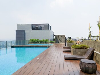 comfort and minimalist studio at embarcadero bintaro apartment
