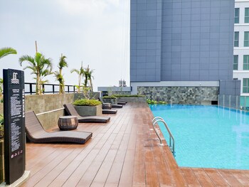 comfort and minimalist studio at embarcadero bintaro apartment