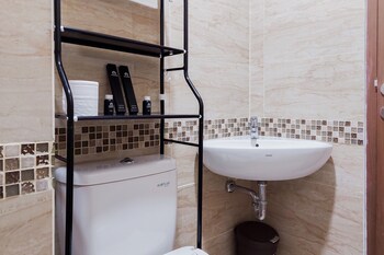 minimalist and comfort 1br at b residence
