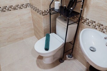 minimalist and comfort 1br at b residence