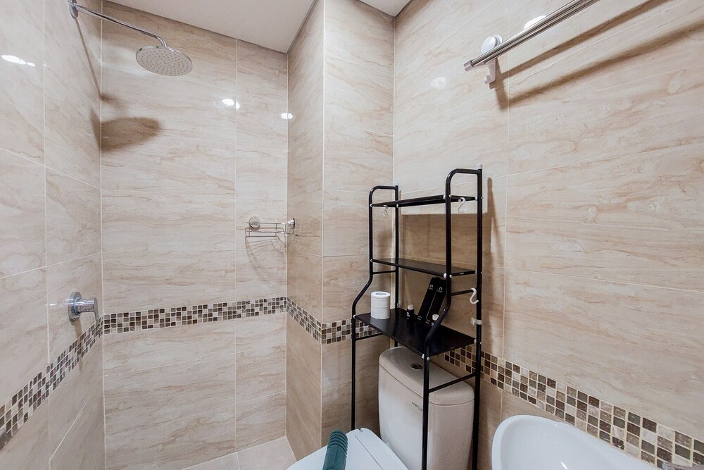 minimalist and comfort 1br at b residence
