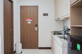 minimalist and comfort 1br at b residence