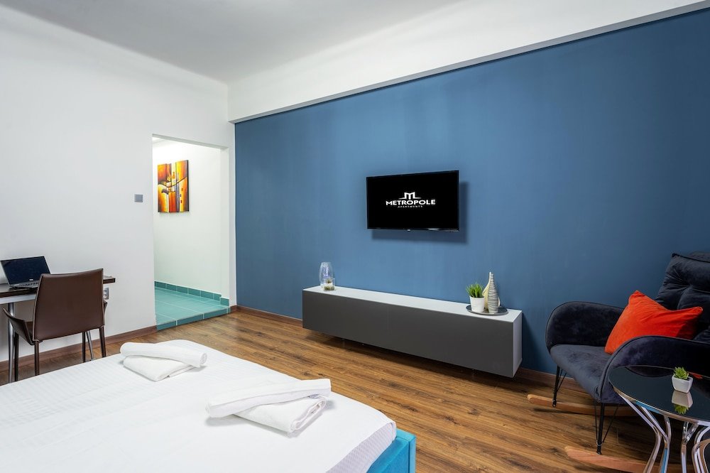metropole apartments studio city