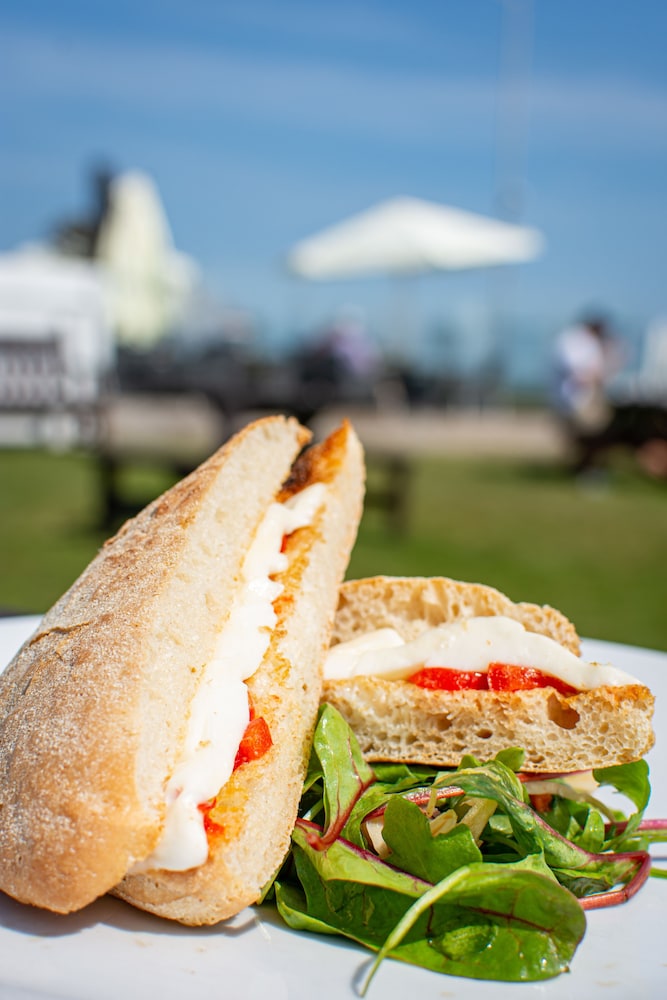 the kingscliff hotel