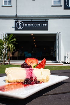 the kingscliff hotel