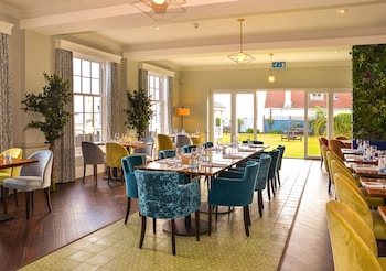 the kingscliff hotel