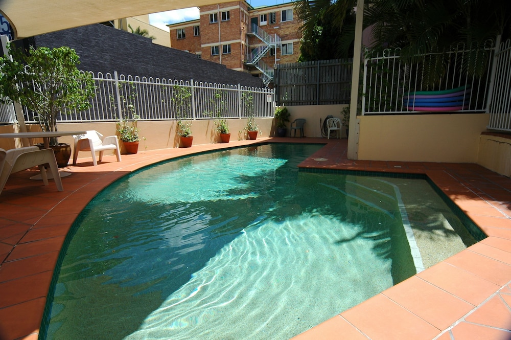 spring hill gardens apartments