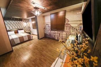 q hotel