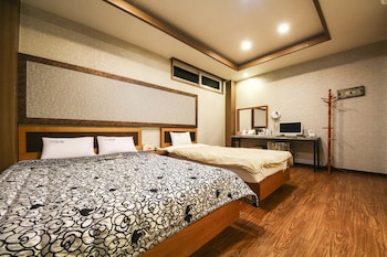 q hotel
