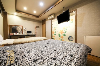 q hotel