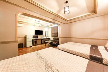 q hotel
