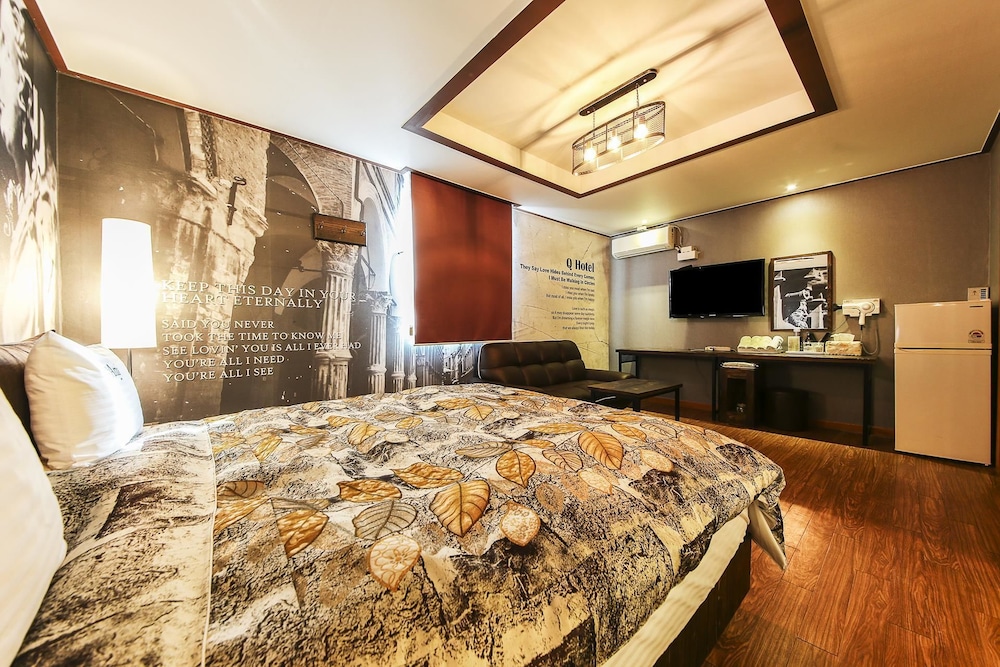 q hotel
