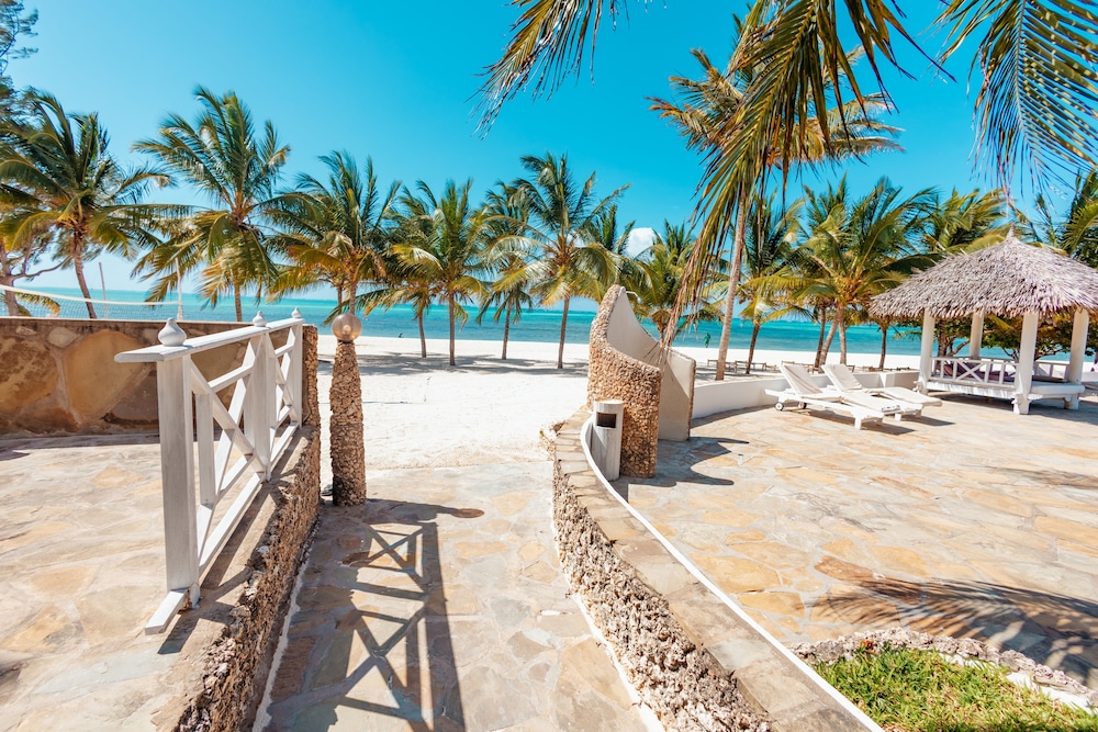 twiga beach and spa