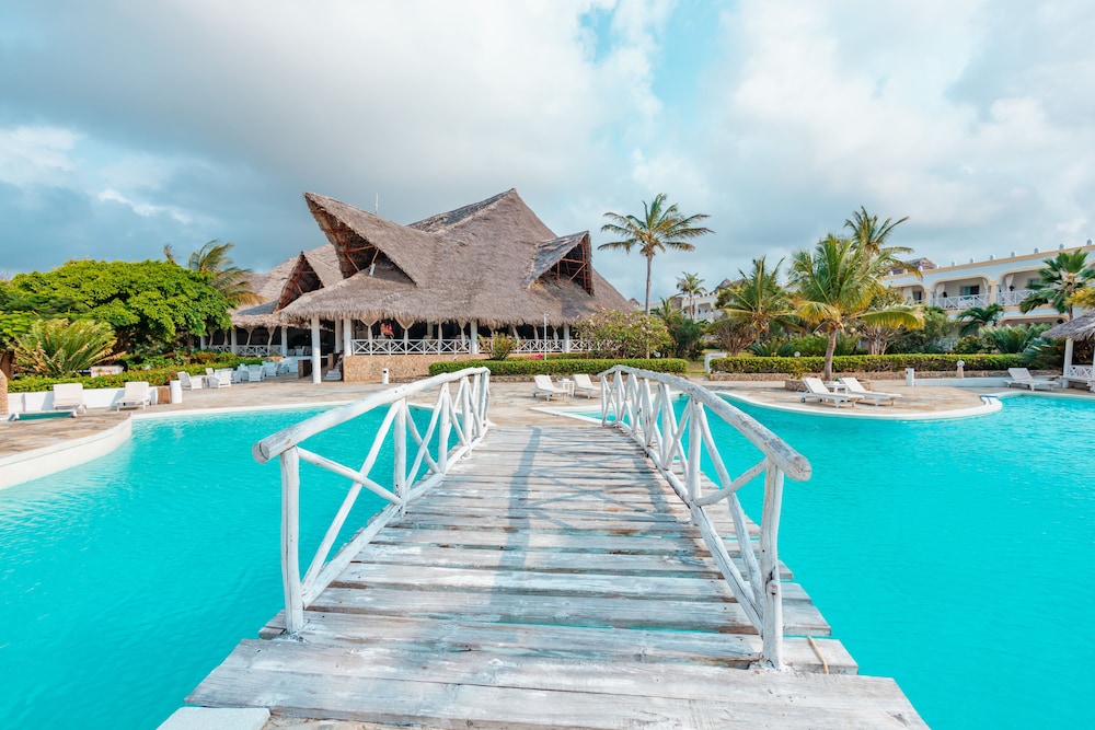 twiga beach and spa