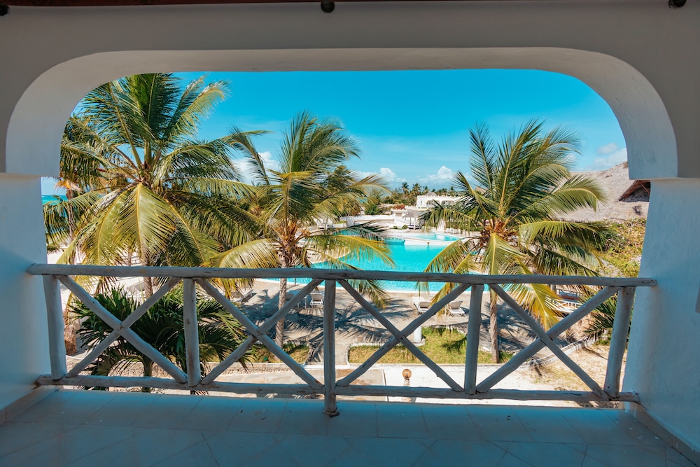 twiga beach and spa