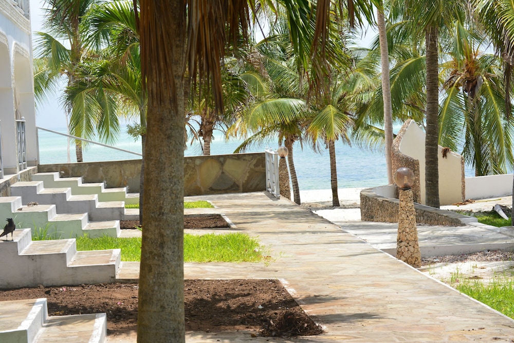 twiga beach and spa