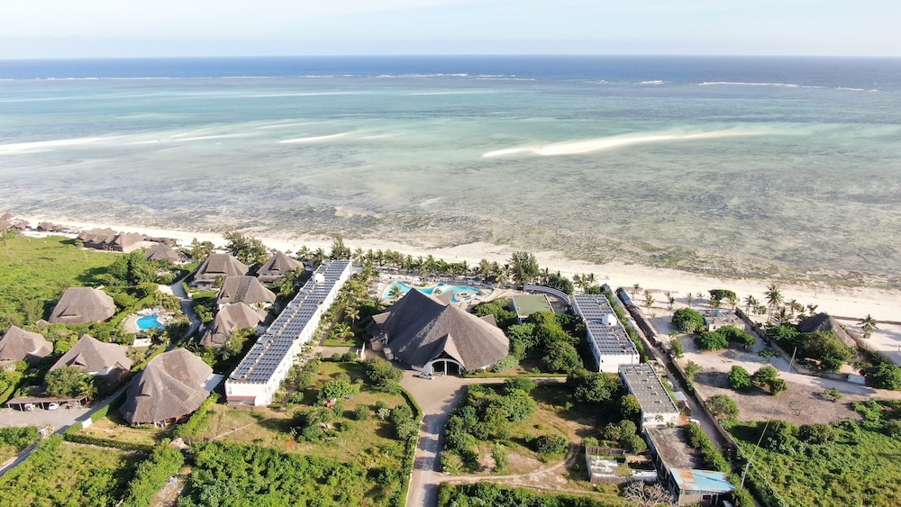 twiga beach and spa