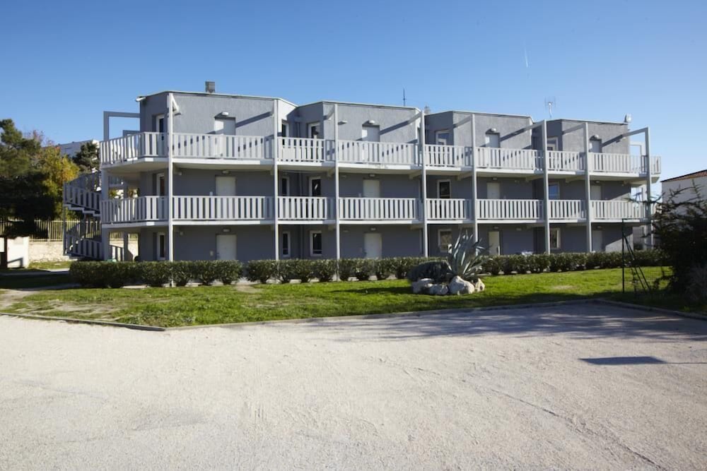 premiere classe martigues