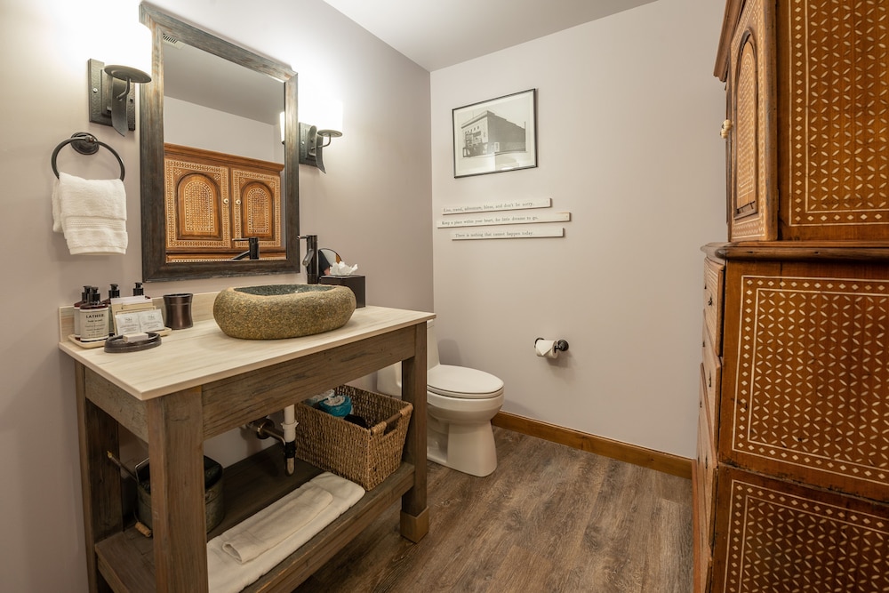 studio efficiency unit with balcony over mountaineer square 1 bedroom condo no cleaning fee by redawning
