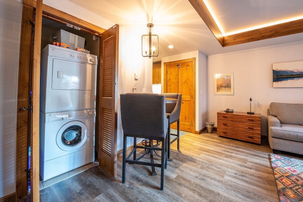studio efficiency unit with balcony over mountaineer square 1 bedroom condo no cleaning fee by redawning