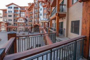 studio efficiency unit with balcony over mountaineer square 1 bedroom condo no cleaning fee by redawning