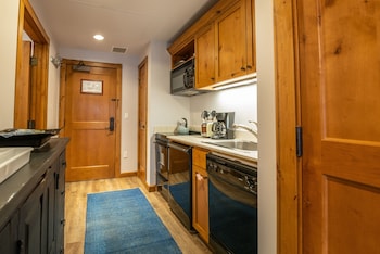 studio efficiency unit with balcony over mountaineer square 1 bedroom condo no cleaning fee by redawning