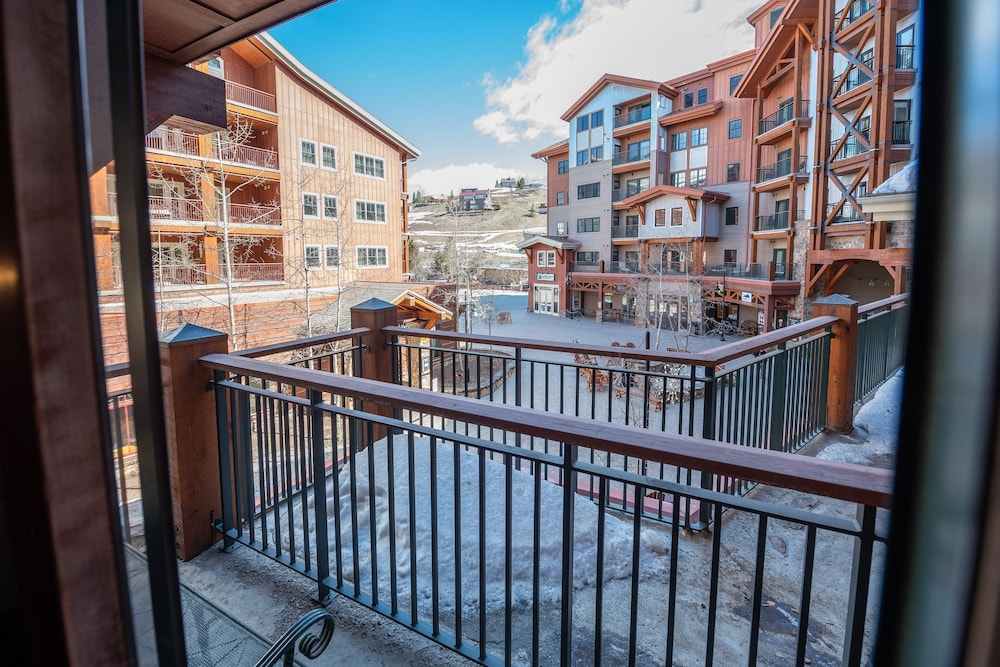 studio efficiency unit with balcony over mountaineer square 1 bedroom condo no cleaning fee by redawning