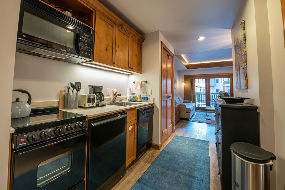 studio efficiency unit with balcony over mountaineer square 1 bedroom condo no cleaning fee by redawning