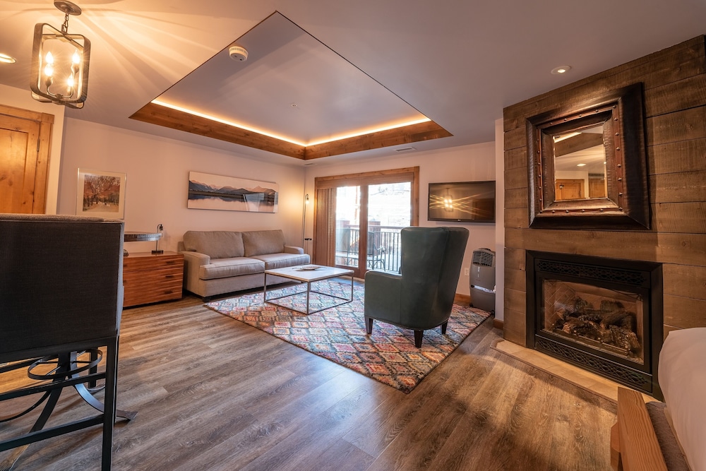 studio efficiency unit with balcony over mountaineer square 1 bedroom condo no cleaning fee by redawning