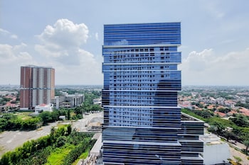 comfortable and minimalist studio at tuscany residences apartment