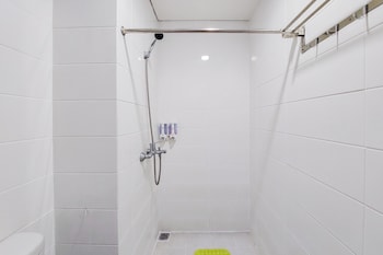 comfortable and minimalist studio at tuscany residences apartment