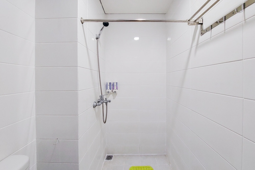 comfortable and minimalist studio at tuscany residences apartment
