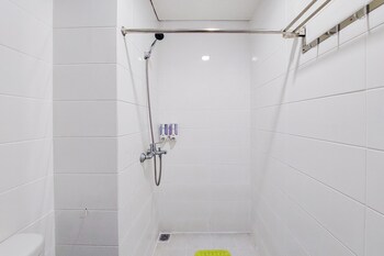 comfortable and minimalist studio at tuscany residences apartment