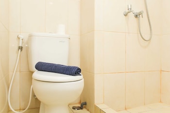 comfort and minimalist studio at springlake summarecon bekasi apartment