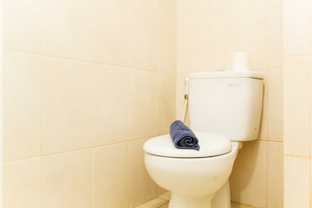 comfort and minimalist studio at springlake summarecon bekasi apartment