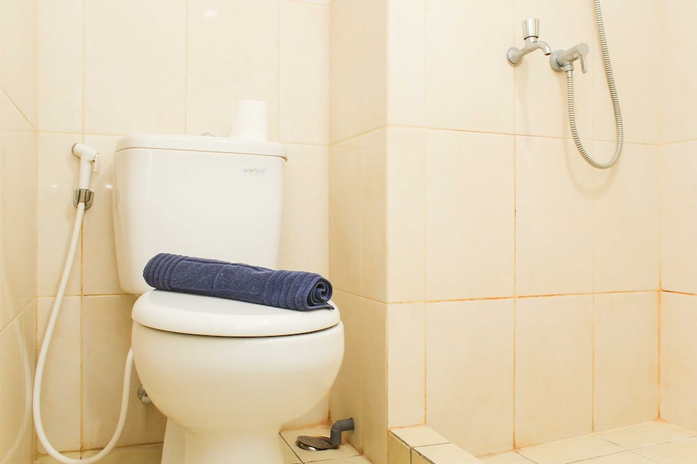 comfort and minimalist studio at springlake summarecon bekasi apartment