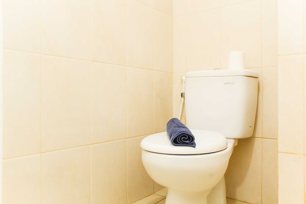 comfort and minimalist studio at springlake summarecon bekasi apartment