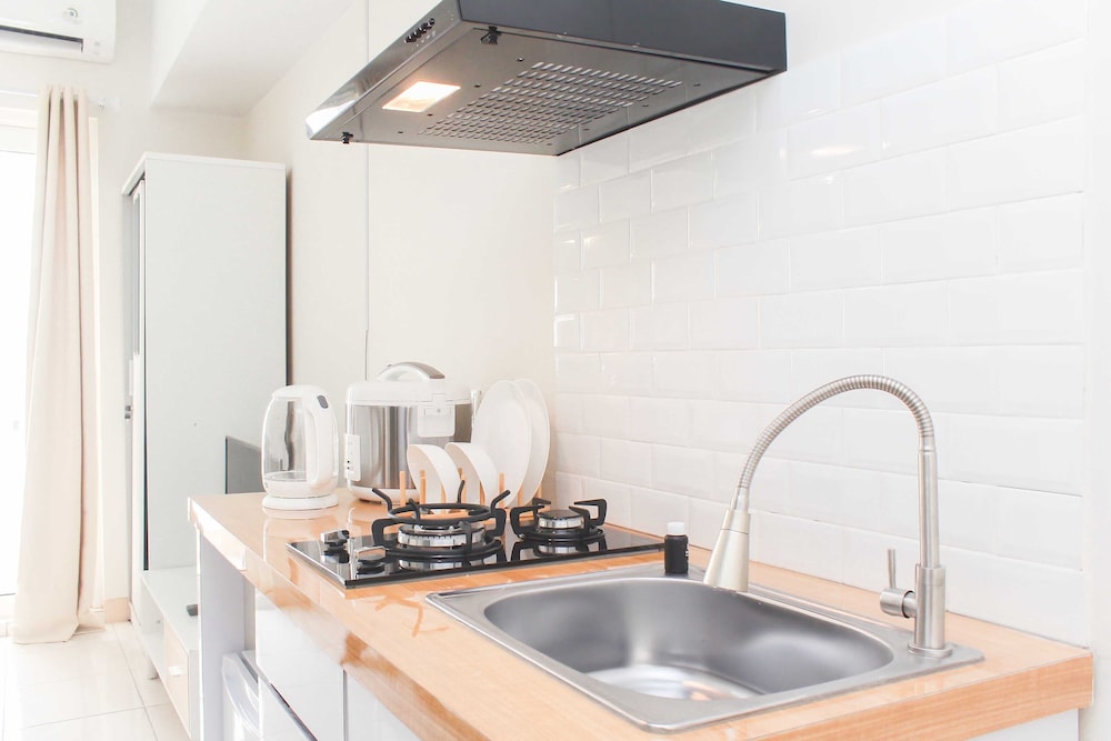 comfort and minimalist studio at springlake summarecon bekasi apartment