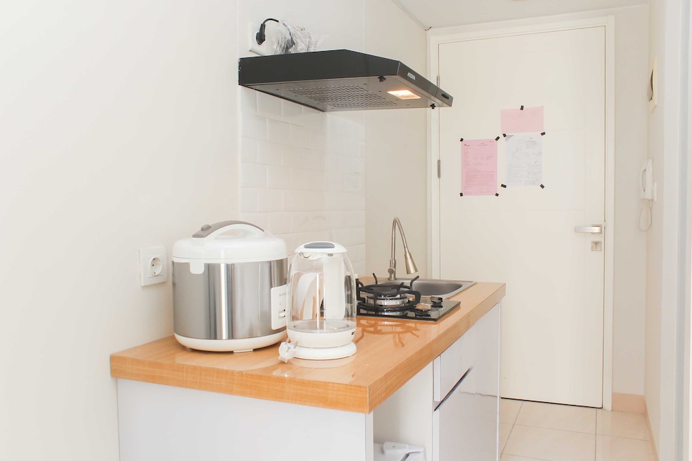 comfort and minimalist studio at springlake summarecon bekasi apartment