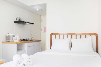 comfort and minimalist studio at springlake summarecon bekasi apartment