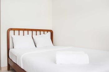 comfort and minimalist studio at springlake summarecon bekasi apartment