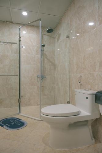 hb serviced apartment lac long quan