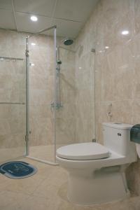 hb serviced apartment lac long quan